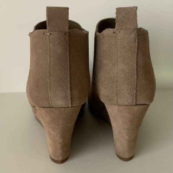DV by Dolce Vita Suede Leather Wedge Booties. - Picture 5 of 9